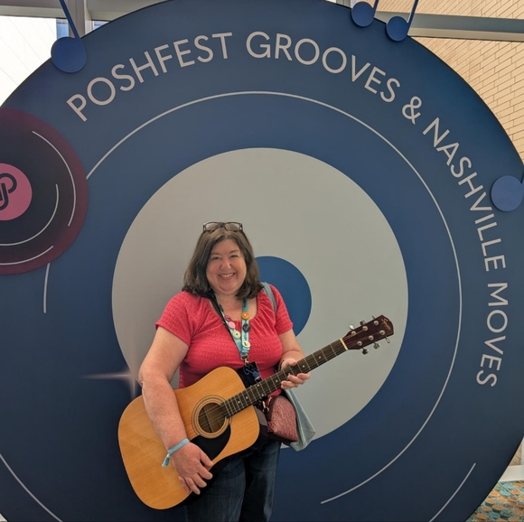 Meet your Posher, Laurie - Picture 5 of 8